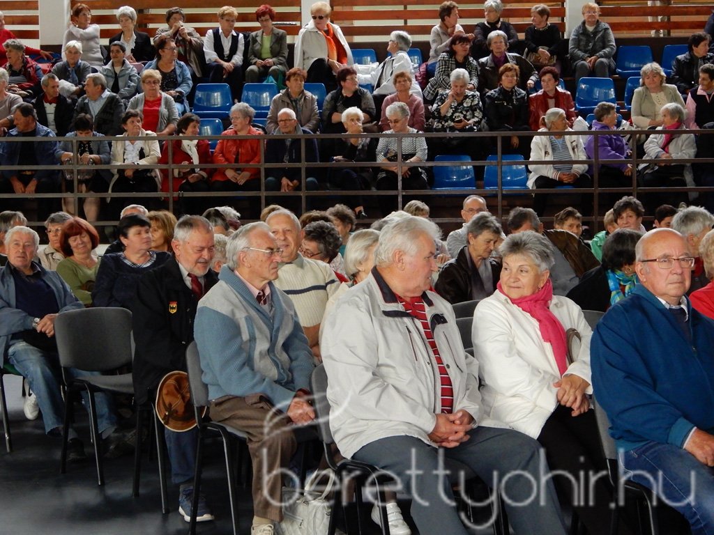 Kovács Kati koncertezett az időseknek 02